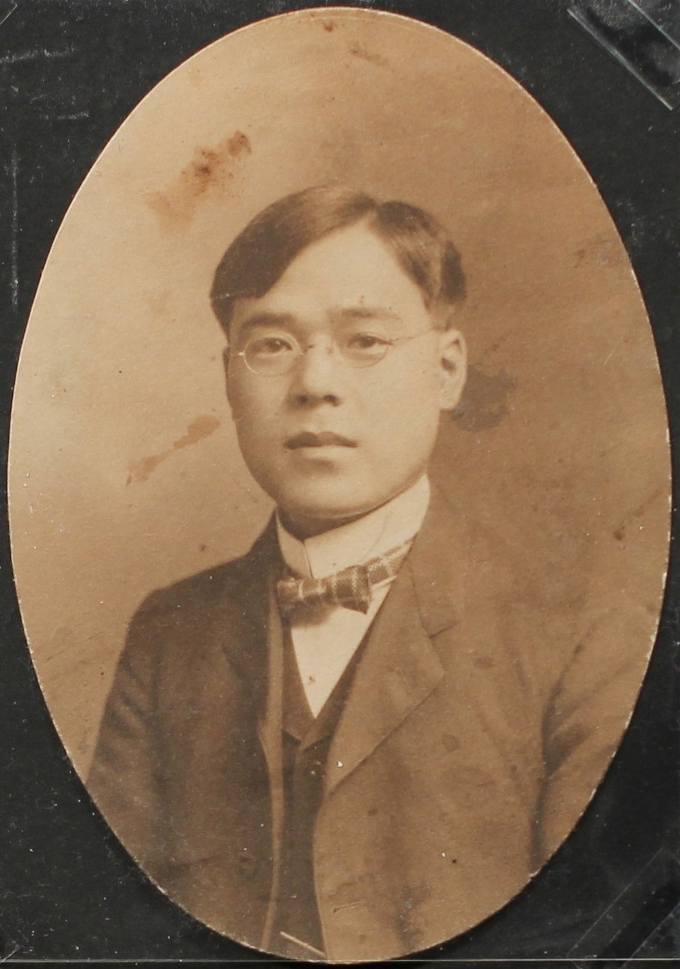 Portrait of Masuo Yasui wearing a suit and bowtie.