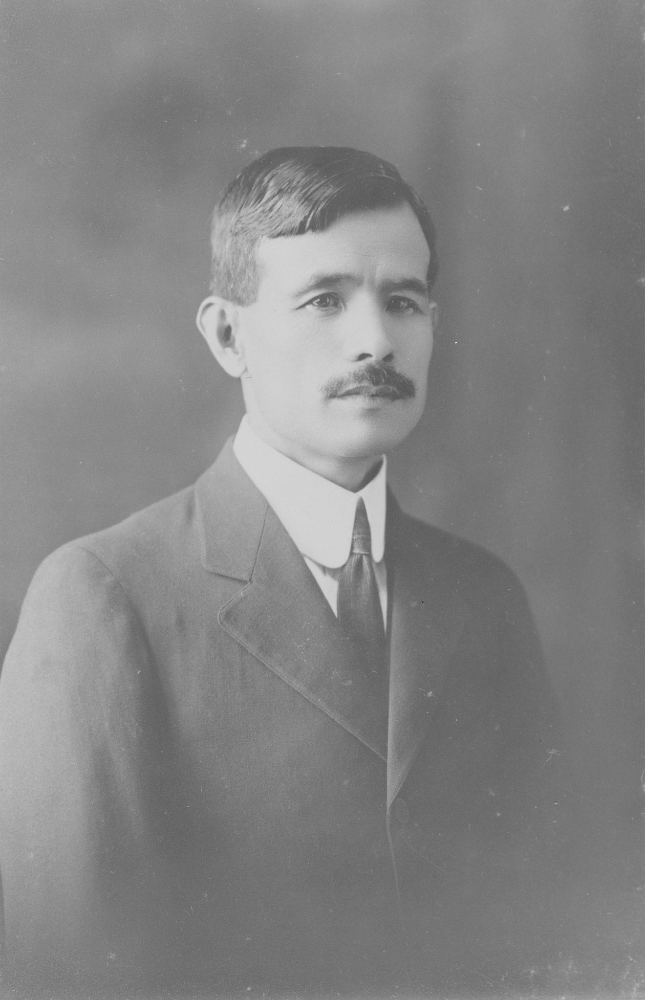 Portrait of Takao Ozawa, a Japanese immigrant, in a suit and tie.