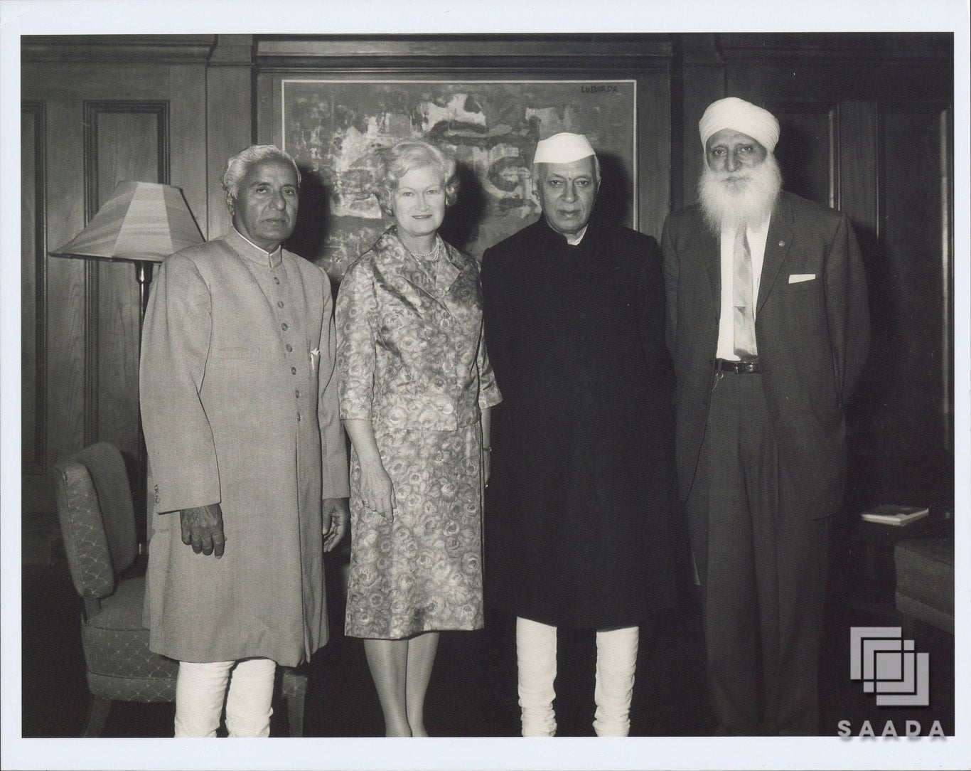 Bhagat Singh Thind, wearing formal bana, and his white American wife Vivian standing between Prime Minister Jawaharlal Nehru and an unidentified man.